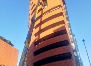 sollevamento vasca idromassaggio su piano attico